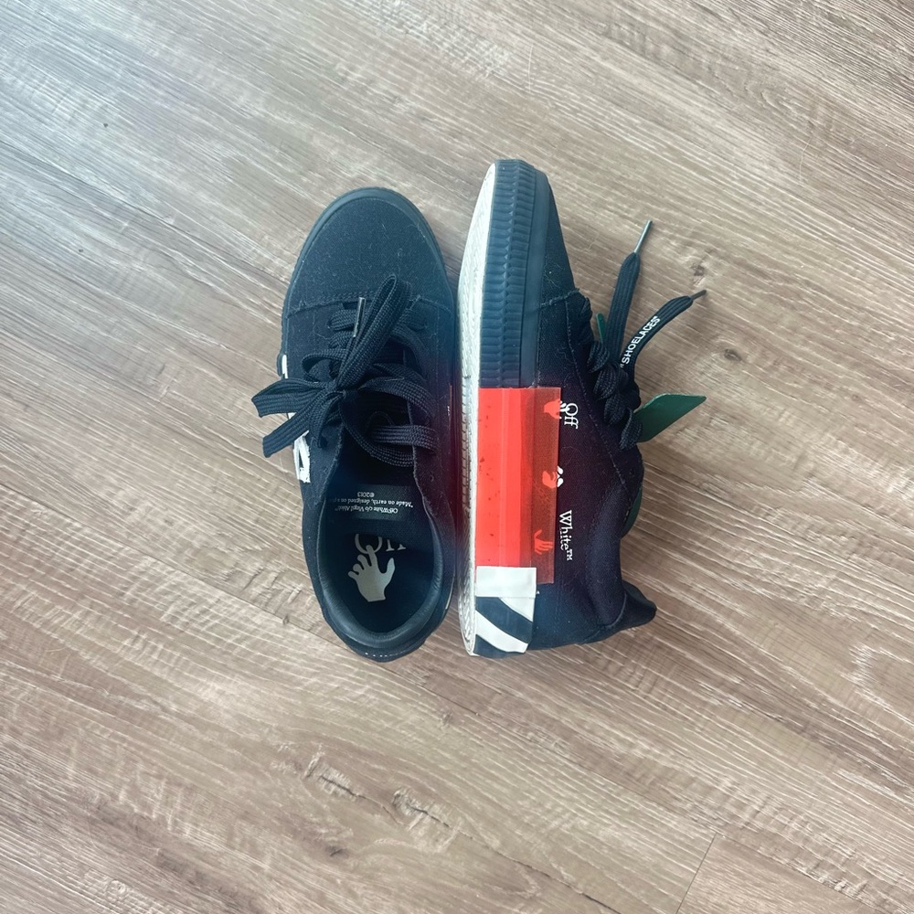 Off-White Black and Red Sneakers Stylish Athletic Design